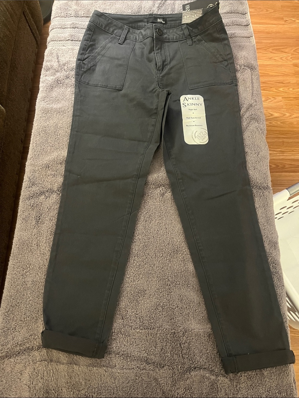 1822 Denim Straight-Leg Ankle Pants in Grey